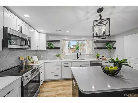 660 S Arbutus St, Lakewood, CO 80228