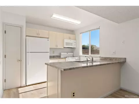 4586 Eugene Way, Denver, CO 80239 photo 7