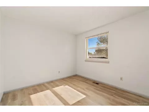 4586 Eugene Way, Denver, CO 80239 photo 12