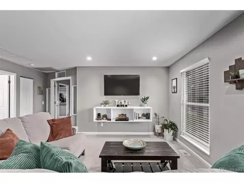 2268 S Laredo St, Aurora, CO 80013 photo 3