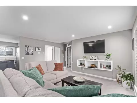 2268 S Laredo St, Aurora, CO 80013
