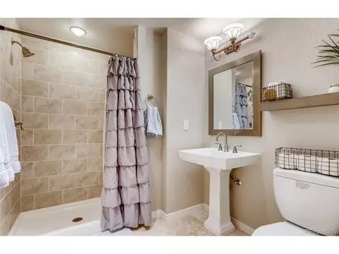 Bath - 16688 E Hialeah Ave, Centennial, CO 80015 photo 3 of 3