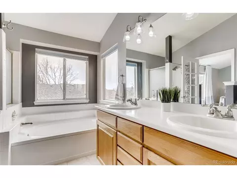 Bath - 16688 E Hialeah Ave, Centennial, CO 80015 photo 1 of 3
