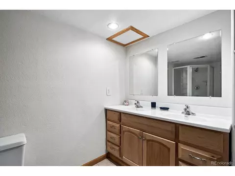 Bath - 7640 E Gunnison Pl, Denver, CO 80231 photo 3 of 4
