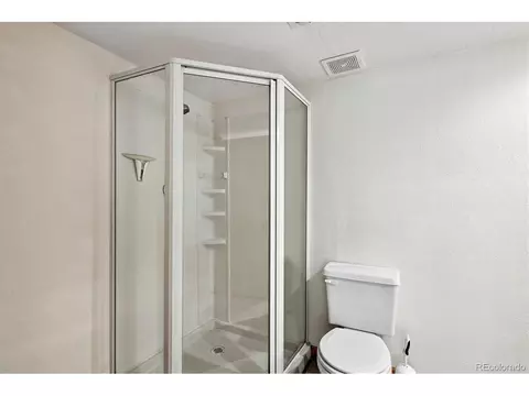 Bath - 7640 E Gunnison Pl, Denver, CO 80231 photo 4 of 4