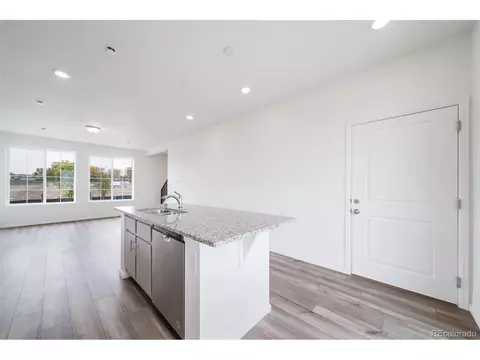 22103 E 38th Pl, Aurora, CO 80019 photo 3