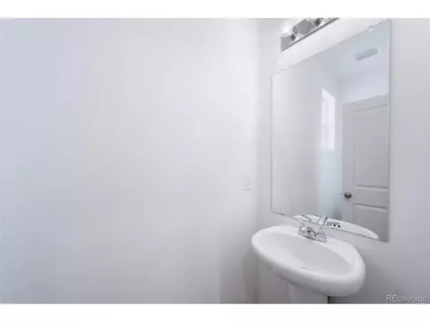 22103 E 38th Pl, Aurora, CO 80019 photo 8