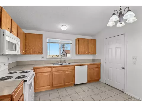 845 Madison Way, Bennett, CO 80102 photo 9