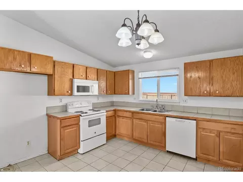 845 Madison Way, Bennett, CO 80102 photo 7
