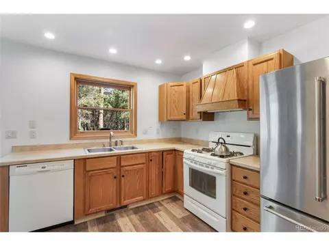 Kitchen - 18673 N Elbert Rd, Elbert, CO 80106 photo 2 of 2