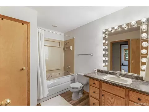 Bath - 18673 N Elbert Rd, Elbert, CO 80106 photo 1 of 2