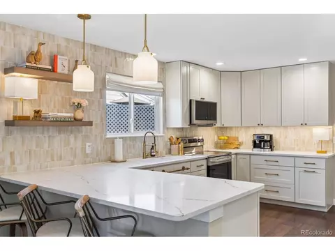 805 W Peakview Cir, Littleton, CO 80120
