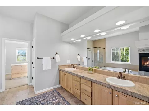 Bath - 27545 E Nova Pl, Aurora, CO 80016 photo 2 of 5
