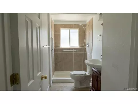 Bath - 16148 Eldorado Pl, Aurora, CO 80013 photo 3 of 3