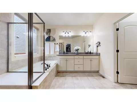 Bath - 841 Jenny Ln, Berthoud, CO 80513 photo 2 of 5