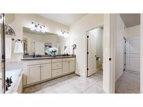 Bath - 841 Jenny Ln, Berthoud, CO 80513 photo 3 of 5