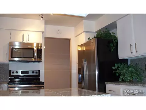 7834 Greenbriar Cir, Boulder, CO 80301 photo 2