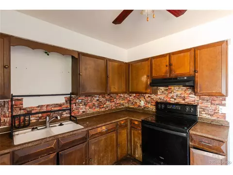 14955 Robins Dr, Denver, CO 80239 photo 8