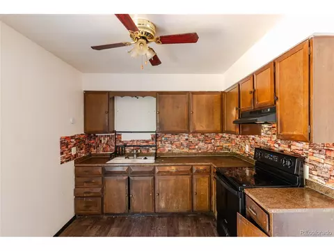 14955 Robins Dr, Denver, CO 80239 photo 9