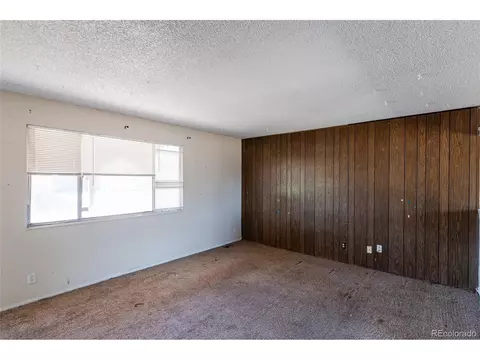 14955 Robins Dr, Denver, CO 80239 photo 4