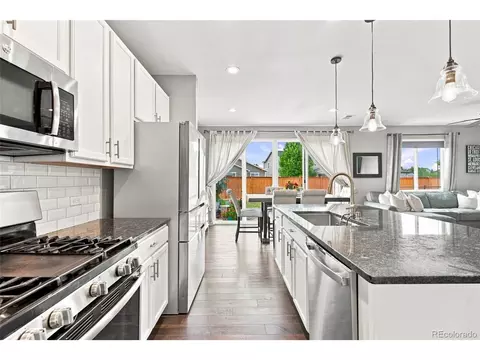 Kitchen - 25647 E Maple Ave, Aurora, CO 80018 photo 5 of 7