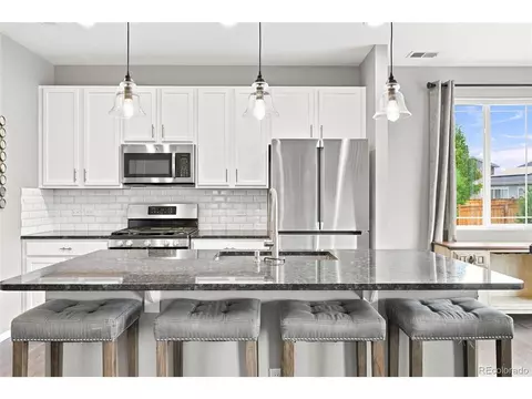 Kitchen - 25647 E Maple Ave, Aurora, CO 80018 photo 2 of 7