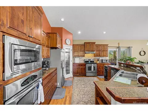 Kitchen - 5046 Rangeview Ave, Longmont, CO 80504 photo 3 of 6
