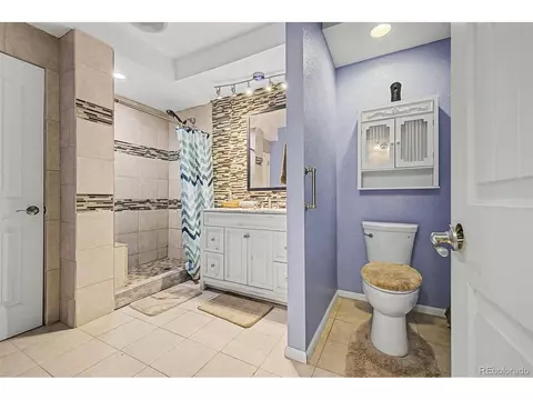 Bath - 5046 Rangeview Ave, Longmont, CO 80504 photo 3 of 3