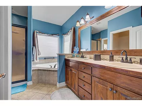Bath - 5046 Rangeview Ave, Longmont, CO 80504 photo 1 of 3