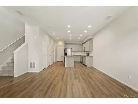 16040 E Warner Pl, Denver, CO 80239 photo 7