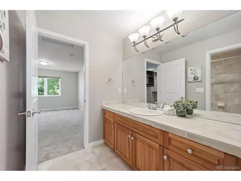 Bath - 13952 E Whitaker Dr, Aurora, CO 80015 photo 5 of 6