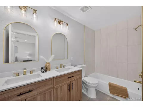 Bath - 3692 E 92nd Pl, Thornton, CO 80229 photo 2 of 4