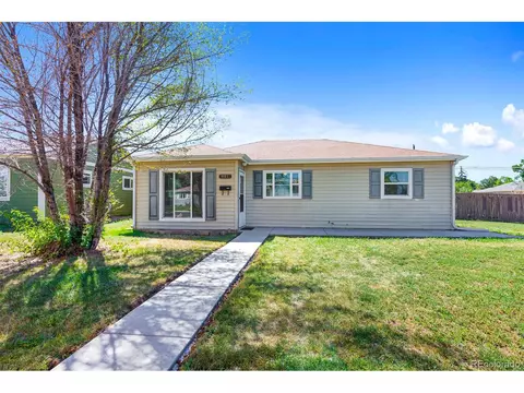 881 Victor St, Aurora, CO 80011