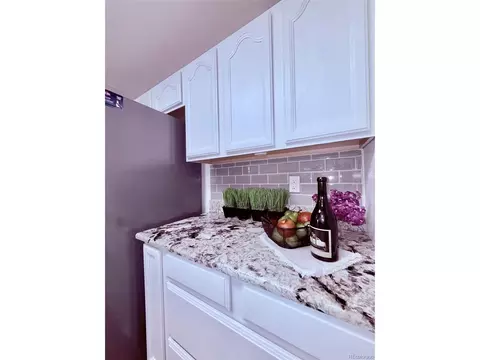 Kitchen - 16179 E Flora Pl, Aurora, CO 80013 photo 6 of 7