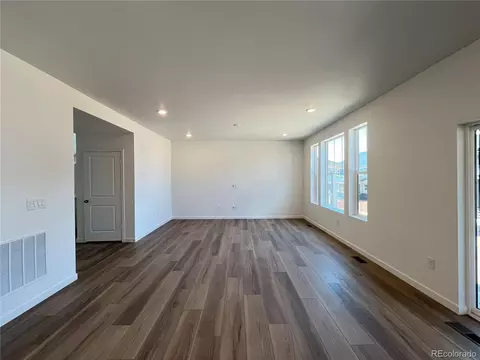 24487 E Adriatic Dr, Aurora, CO 80018 photo 4