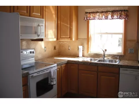 213 E Iowa Ave, Berthoud, CO 80513 photo 4