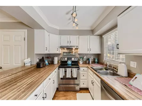 2679 E Nichols Cir, Centennial, CO 80122 photo 7