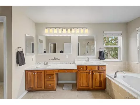 Bath - 18216 E Weaver Pl, Aurora, CO 80016 photo 2 of 5