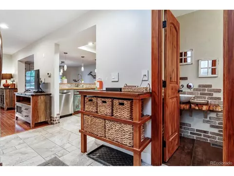 12124 E 2nd Dr, Aurora, CO 80011 photo 6