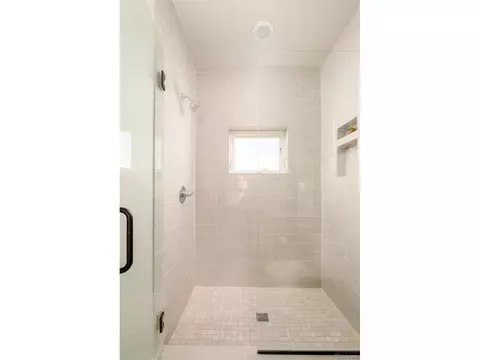 Bath - 7035 E 38th Ave #2, Denver, CO 80207 photo 3 of 6