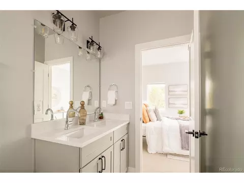 Bath - 7035 E 38th Ave #2, Denver, CO 80207 photo 2 of 6