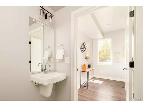 Bath - 7035 E 38th Ave #2, Denver, CO 80207 photo 1 of 6