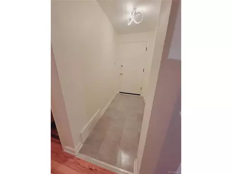 561 Iola St, Aurora, CO 80010 photo 2