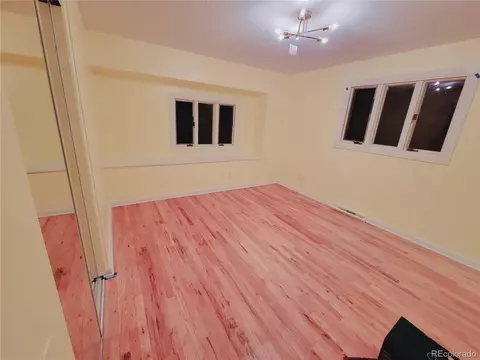 561 Iola St, Aurora, CO 80010 photo 4