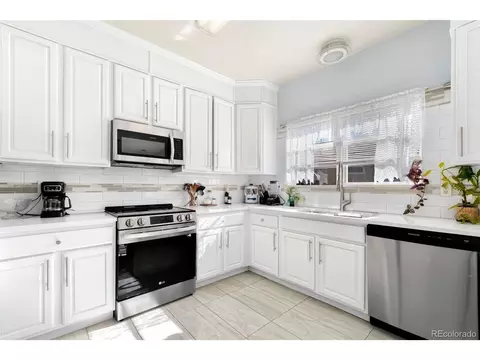 Kitchen - 14944 E Archer Cir, Aurora, CO 80012 photo 2 of 2