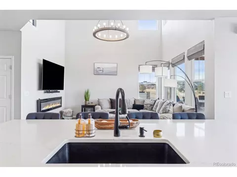 23913 E Minnow Cir, Aurora, CO 80016