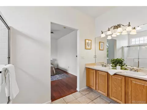 Bath - 19306 E 58th Cir, Aurora, CO 80019 photo 1 of 2