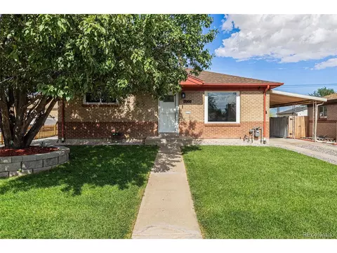 7000 Avrum Dr, Denver, CO 80221