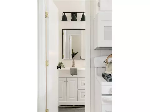 Bath - 527 E Mexico Ave, Denver, CO 80210 photo 1 of 3