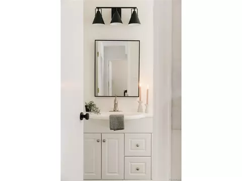 Bath - 527 E Mexico Ave, Denver, CO 80210 photo 2 of 3